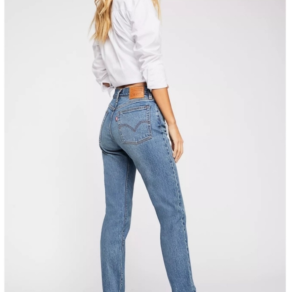 Levi’s Premium WEDGIE STRAIGHT Button Fly Jeans – Size 28
